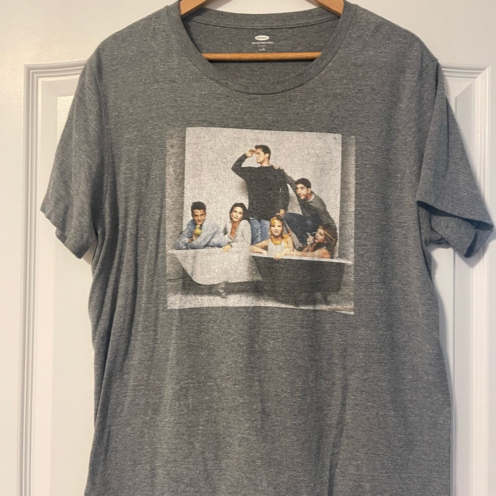 Friends TV Show Collectibles Tee Shirt Featuring the Iconic Bathtub Cast Photo